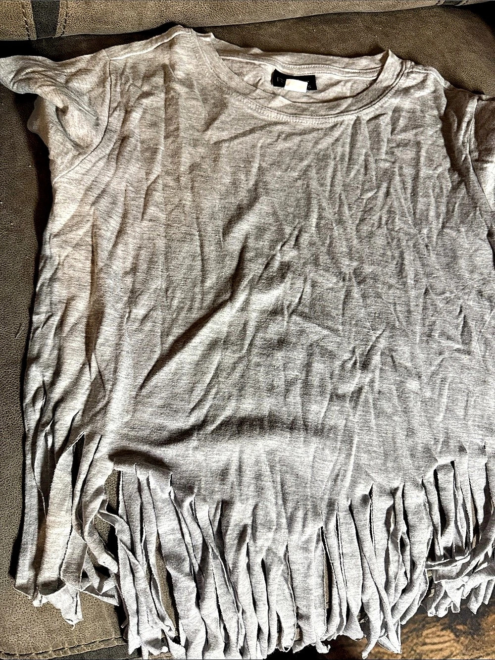 Popular Sports Girls L Fringe Hem Short Sleeve Top in Gray